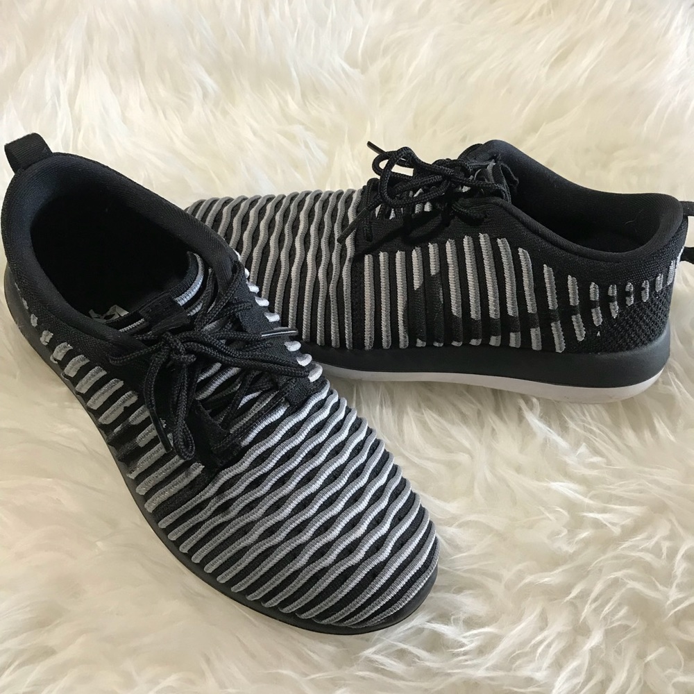 Nike Flyknit Roshe for Women Size 8